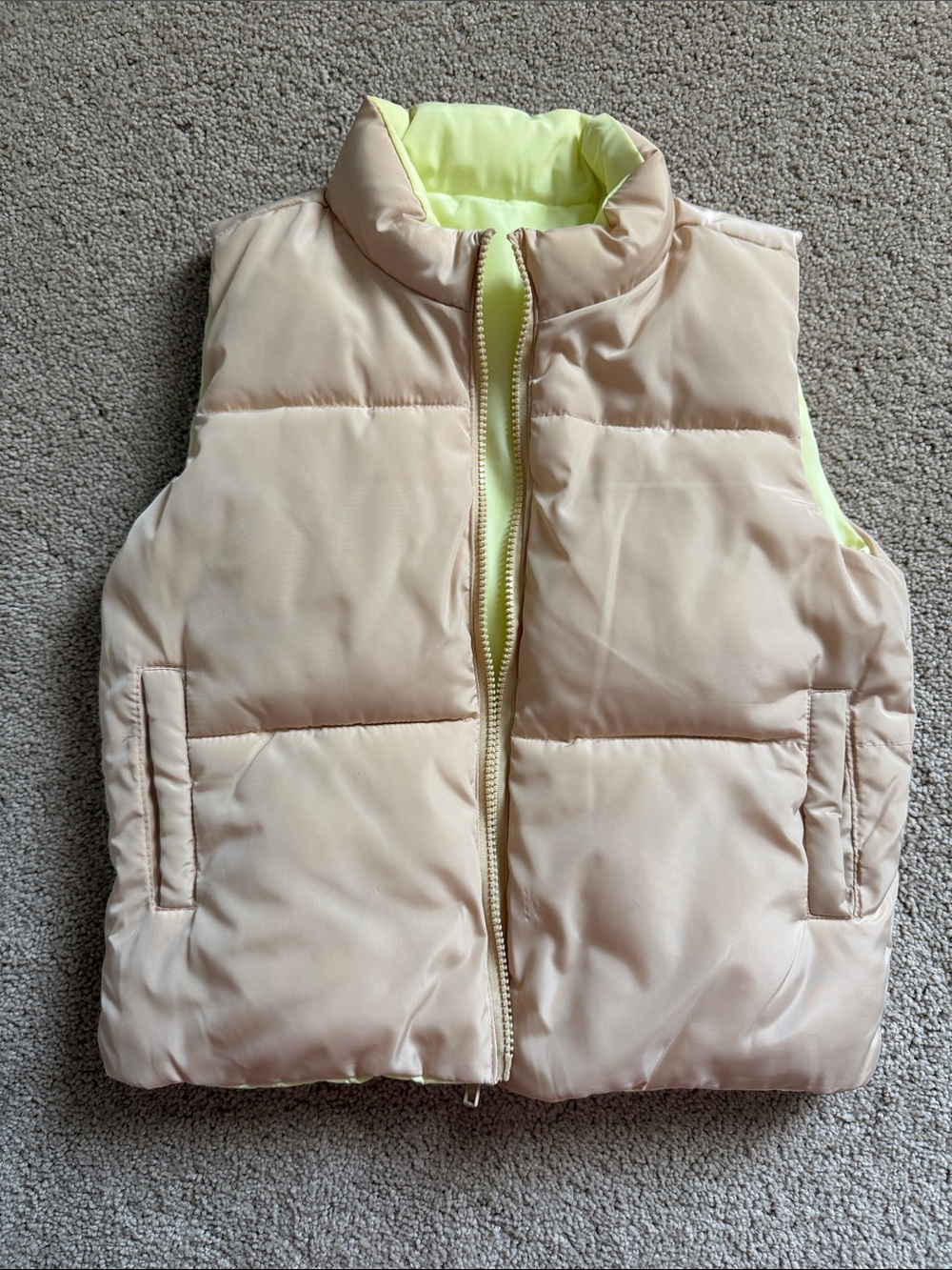 Kids Reversible Puffer Vest - Cream & Pearl White Size M - Picture 4 of 7